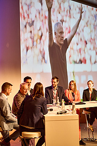Christian Streich, ehemalige Trainer vom SC Freiburg beim VSOU-Kongress 2025 © Intercongress GmbH / T. Tanzyna Christian Streich, ehemalige Trainer vom SC Freiburg beim VSOU-Kongress 2025